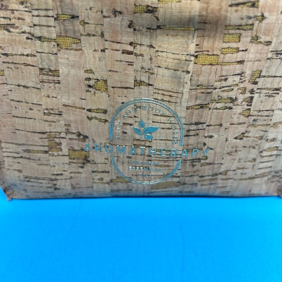 Bath & Body Works Eucalyptus Spearmint Gift Bag Set - Picture 7 of 7